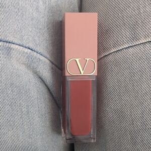 Valentino lip And Cheeks Liquirosso Matte Shade 111a Undressed Velvet